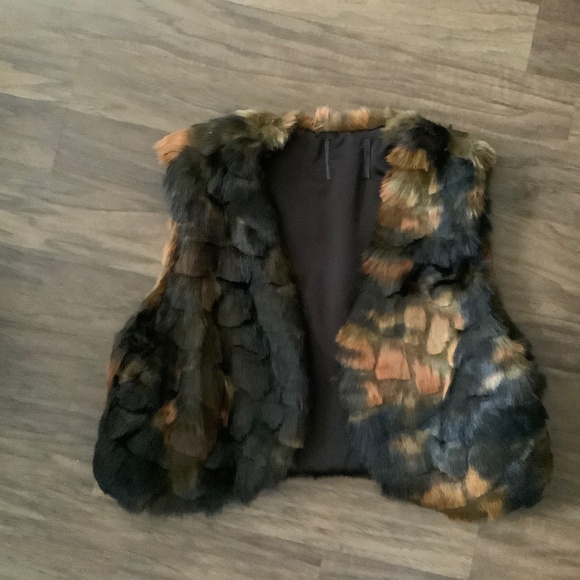 Faux fur open front cropped vest - Picture 1 of 6